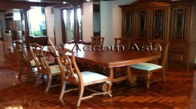 unit 3 Bedrooms  Apartment For Rent in Sukhumvit, Bangkok  near BTS Asok - MRT Sukhumvit (10170)